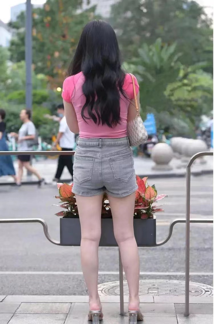 攀树与攀岩的不同：身临其境的体验探索